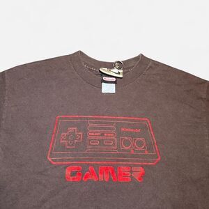 Rare Y2K 2006 Nintendo Gamer Shirt Official NES Controller Red Graphic Distresse